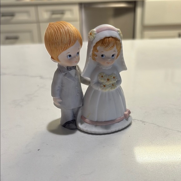 Lefton Bride and Groom Ceramic Figurine - White and Pink - Picture 2 of 4